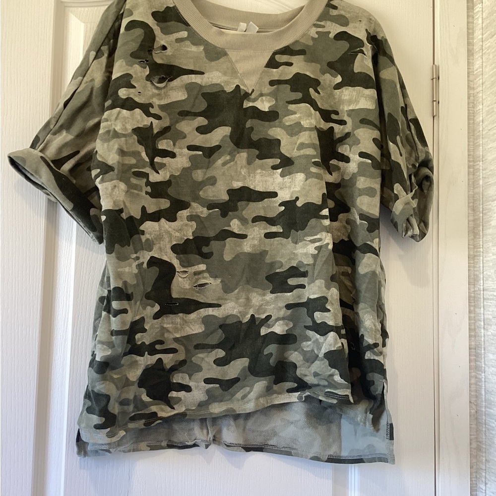 Cato Green Camo Blouse size 18/20 EUC